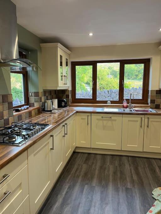 Bryn Rhedyn Cottage Cwm-y-glo Eksteriør bilde